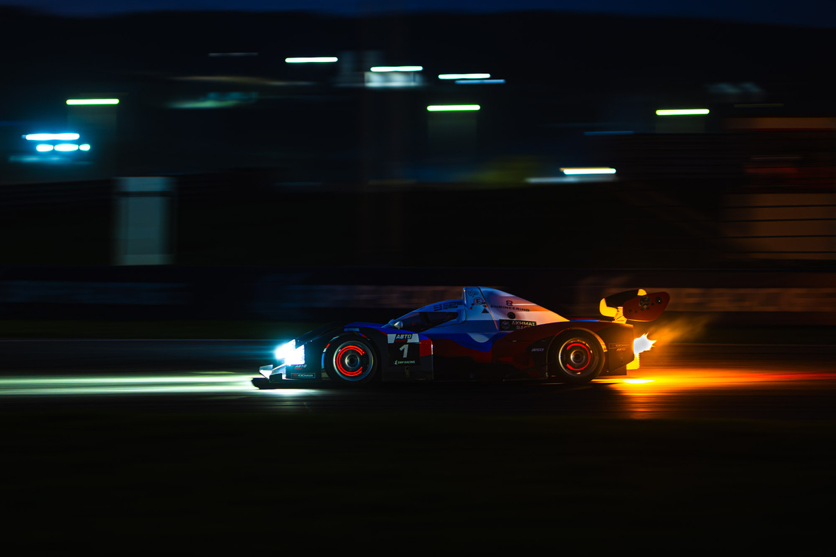     Экипаж первого российского пилота Формулы-1 проведет 12-часовую гонку на выносливость