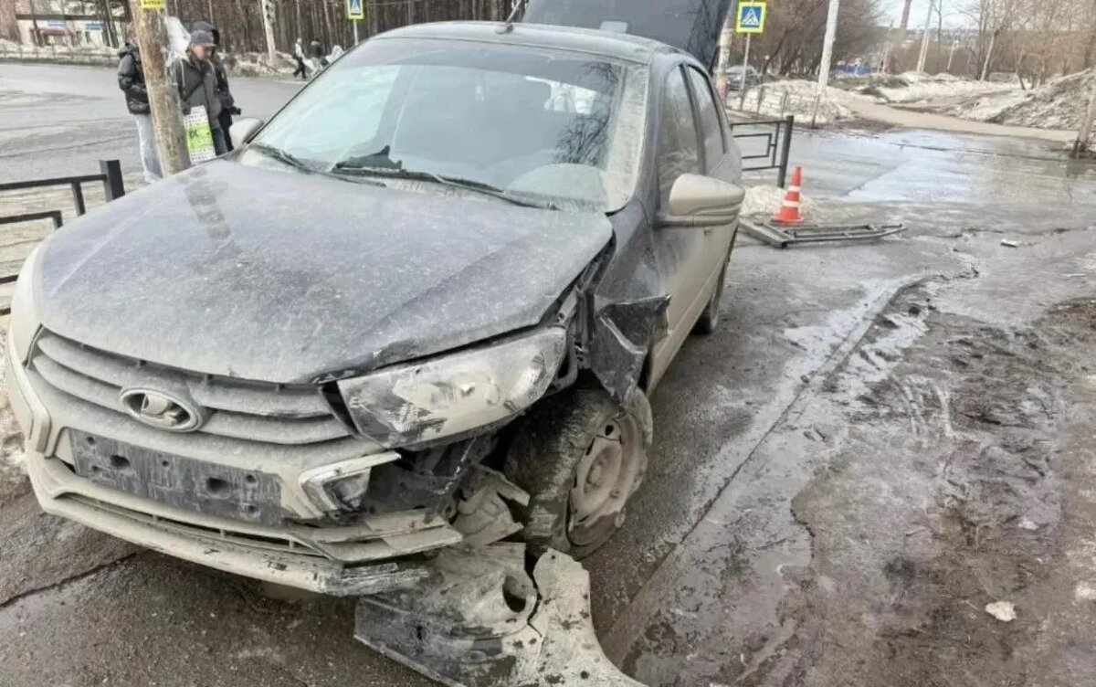    Уходящий от ДТП водитель «Гранты» сбил двух пешеходов в Ижевске