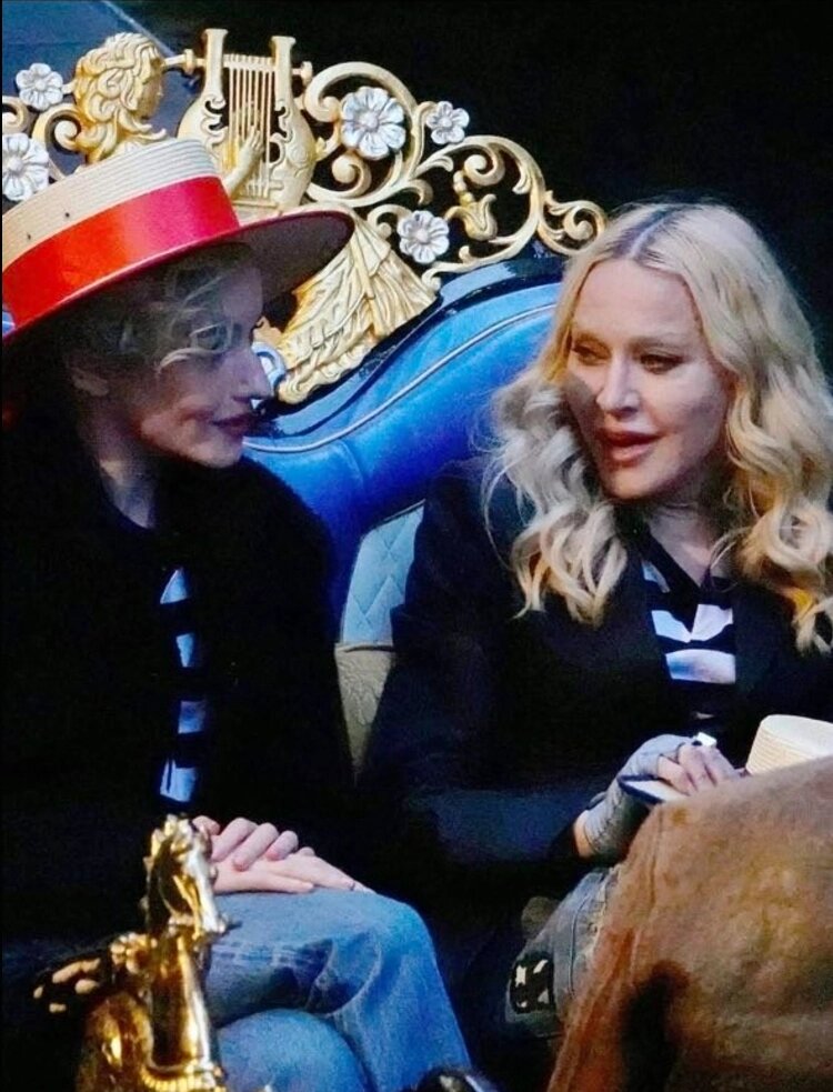 ФОТО: Instagram @justjared (запрещенная в России соцсеть; принадлежит компании Meta, признанной экстремистской организацией и запрещенной в РФ)📷
