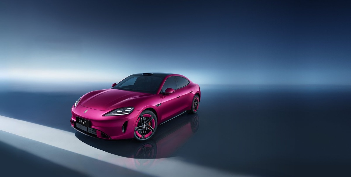    Объем багажника седана Saic Z7 составляет 1582 литра при сложенных задних сиденьях