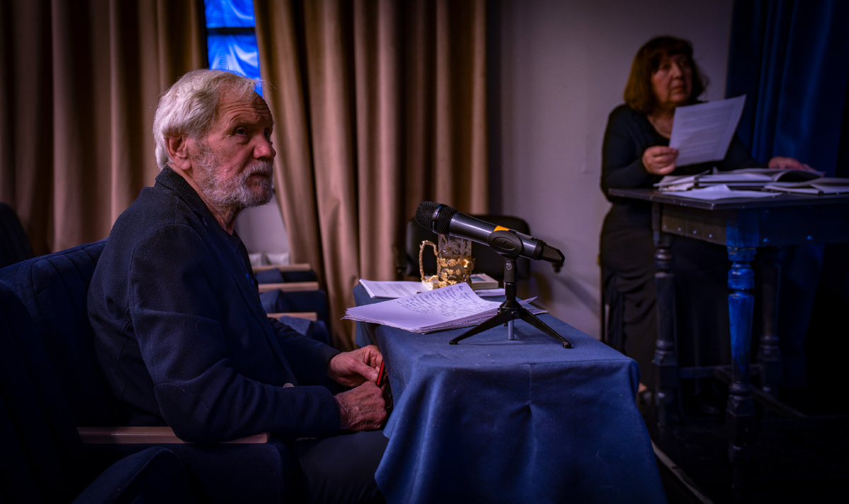 Никита Астахов. Момент репетиции спектакля "Из рода в род" Фото. Александра Беланова.