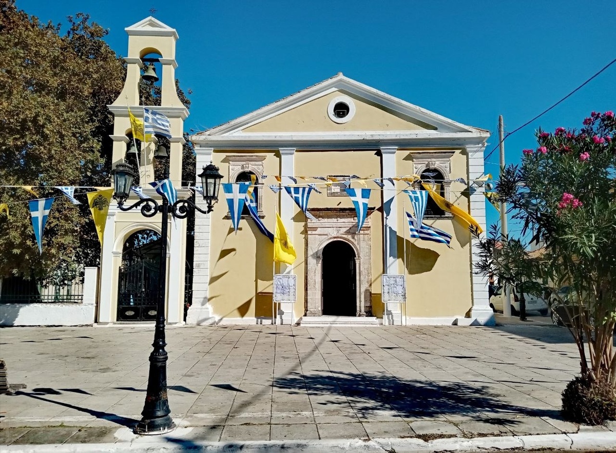 Так украшают в Греции церкви на праздник (все фото автора)