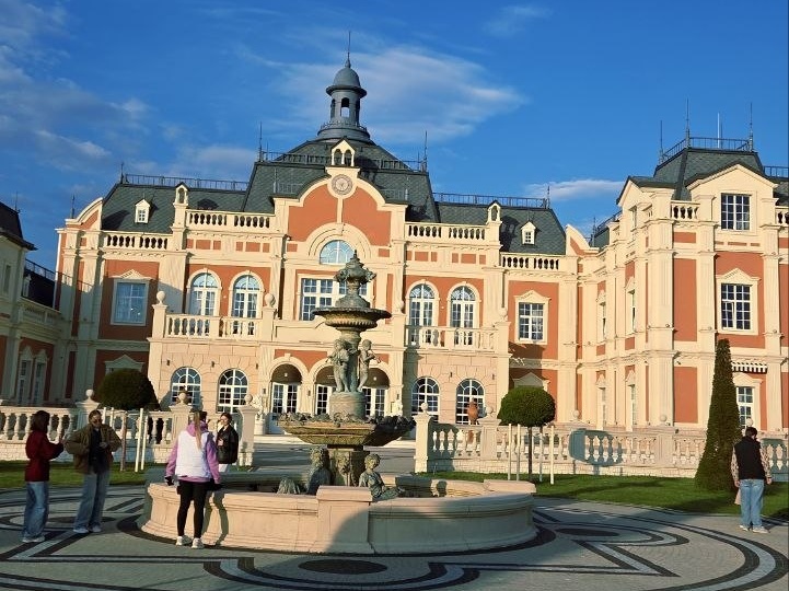 ШАТО ДЕ ТАЛЮ