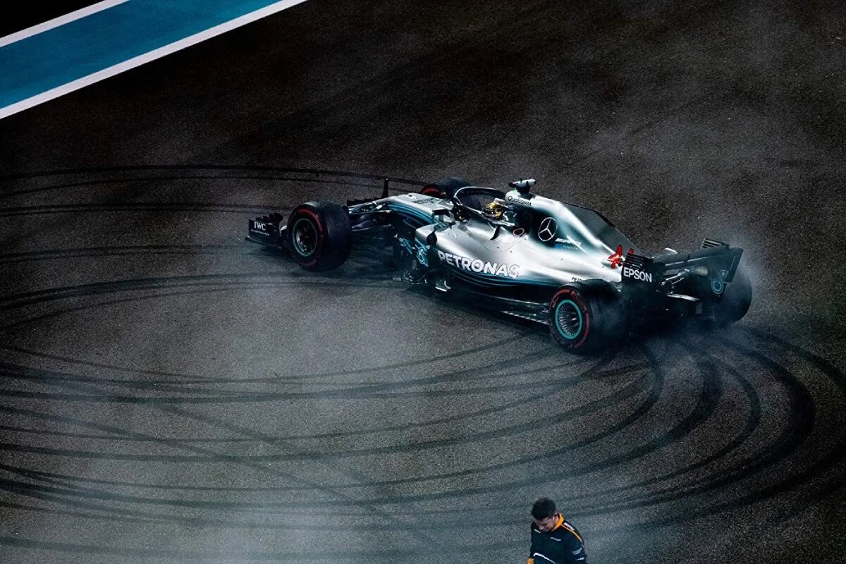 Кадр из документального сериала «Формула 1: Драйв выживания»