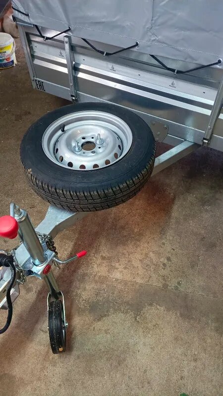 Кронштейн запасного колеса luccar для прицепа.