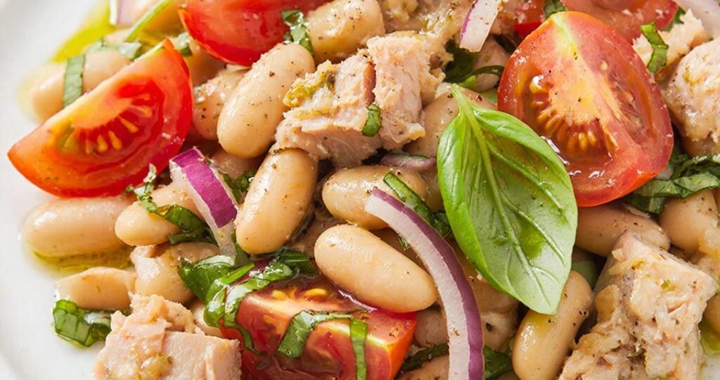 Простые салаты с фасолью