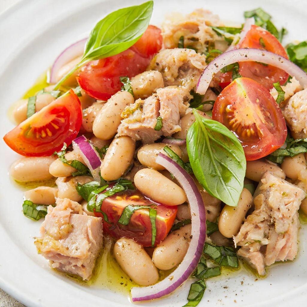 Салат из фасоли с тунцом