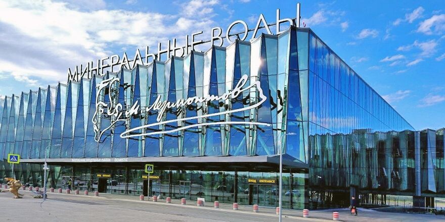 Источник: https://aviation21.ru/aeroport-mineralnye-vody-vvodit-v-ekspluataciyu-novyj-terminal-vnutrennix-linij/