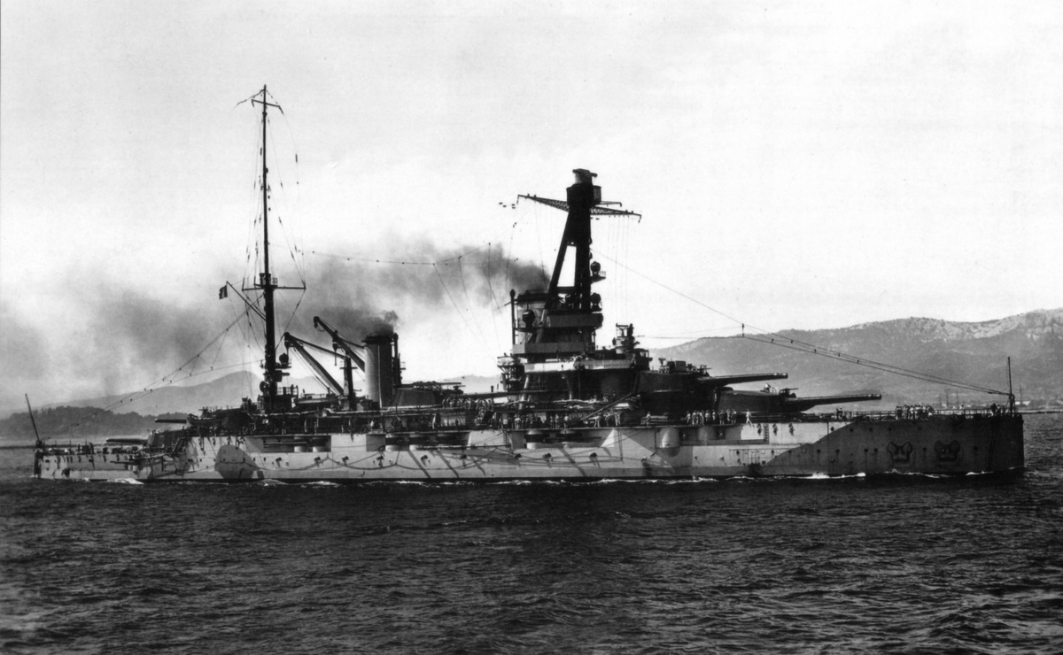 Линкор «Бретань», будучи сверхдредноутом, не смог стать перспективным кораблем