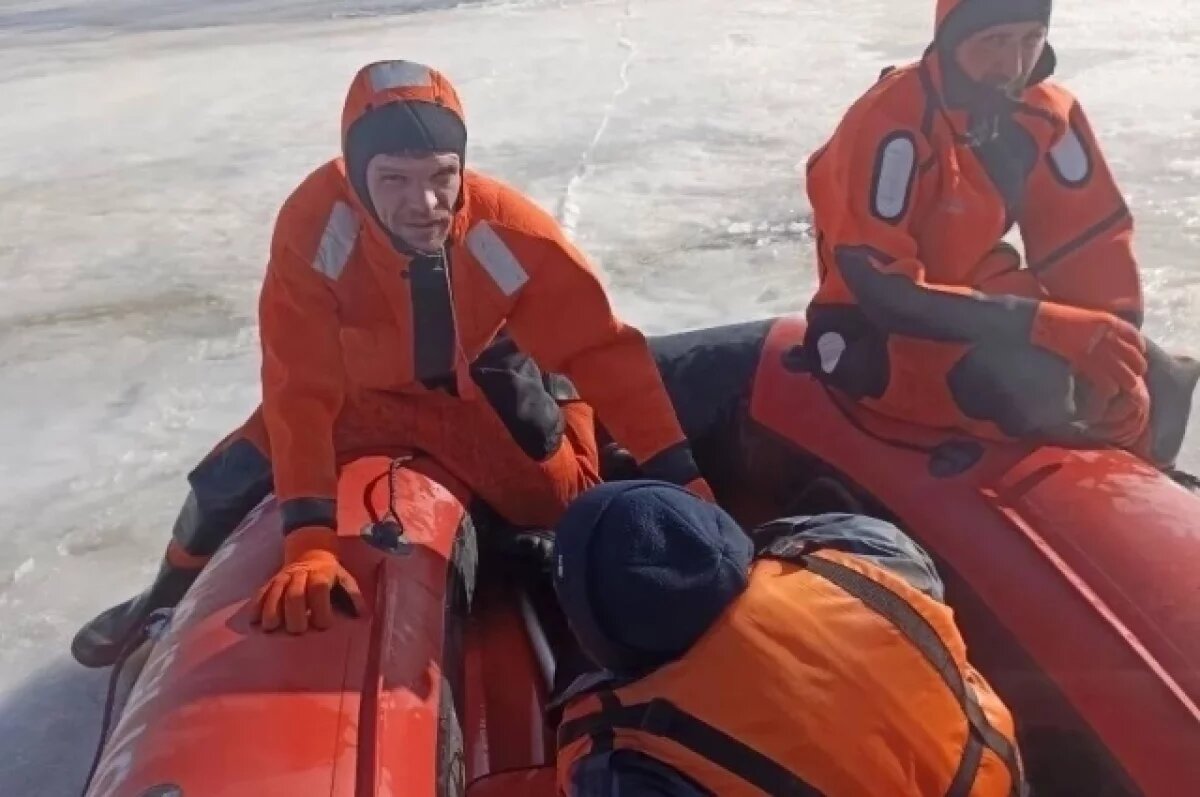    В Перми специалисты спасли рыбака, оторвавшегося на льдине