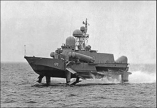 Единственный ракетный корабль на подводных крыльях и его одинокий родственник