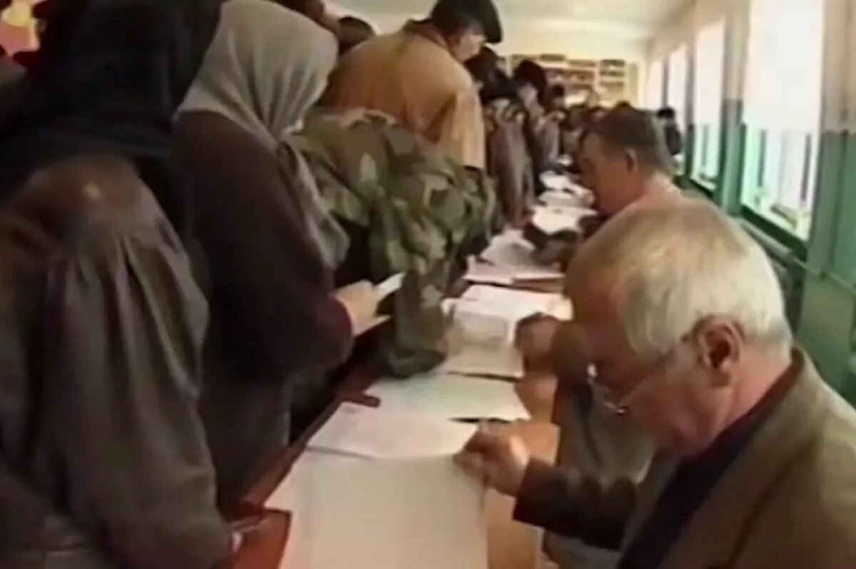    В 2003 году за новую Конституцию Чеченской Республики проголосовали почти 500 тыс. избирателей.
