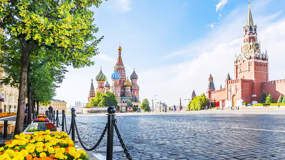 Величественные стены и башни Московского Кремля 