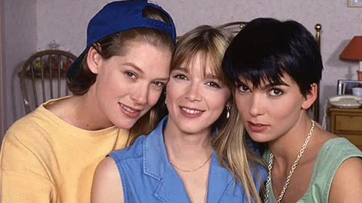 "Элен и ребята" - французский юмористический сериал 1992-го года, который Россия смотрела на полном серъезе.