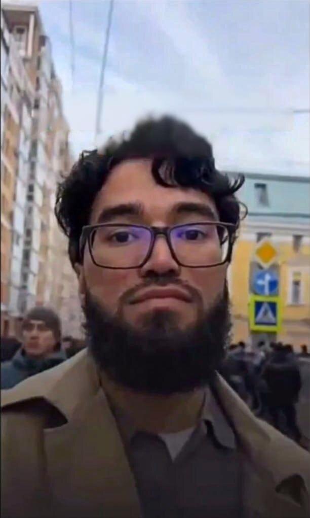 На призыв автора видео (на фото) не шуметь по утрам даже в праздничные дни откликнулись многие. И большинство из них ничего хорошего не сказали.