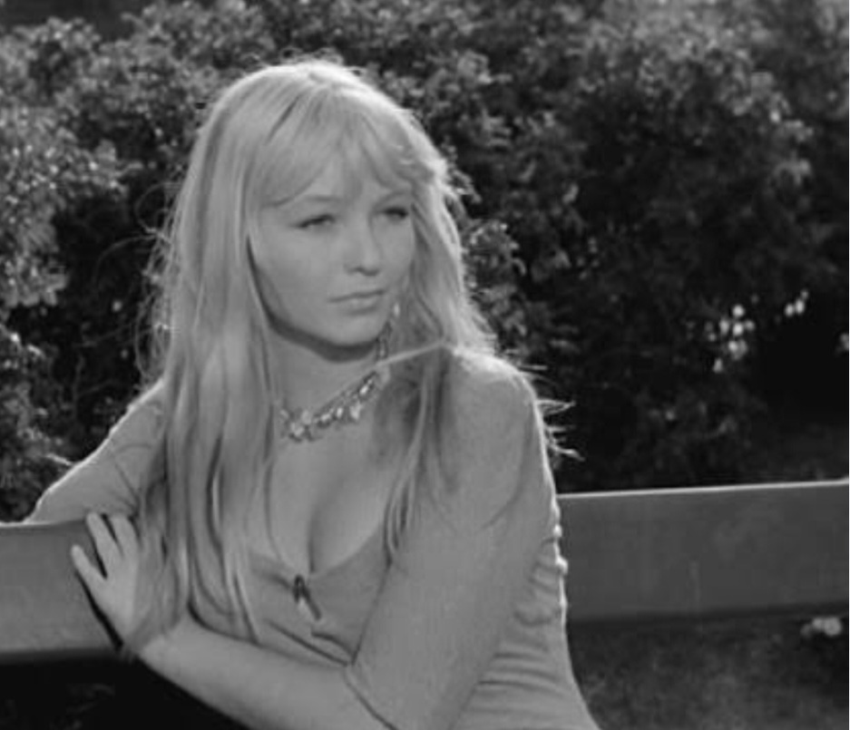 Марина Влади в роли Инги в фильме "Колдунья" (1956 г.) Кадр из фильма.