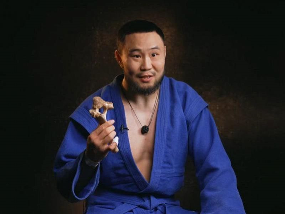 Режет не в бровь, а в глаз боксер Тагар Намсараев