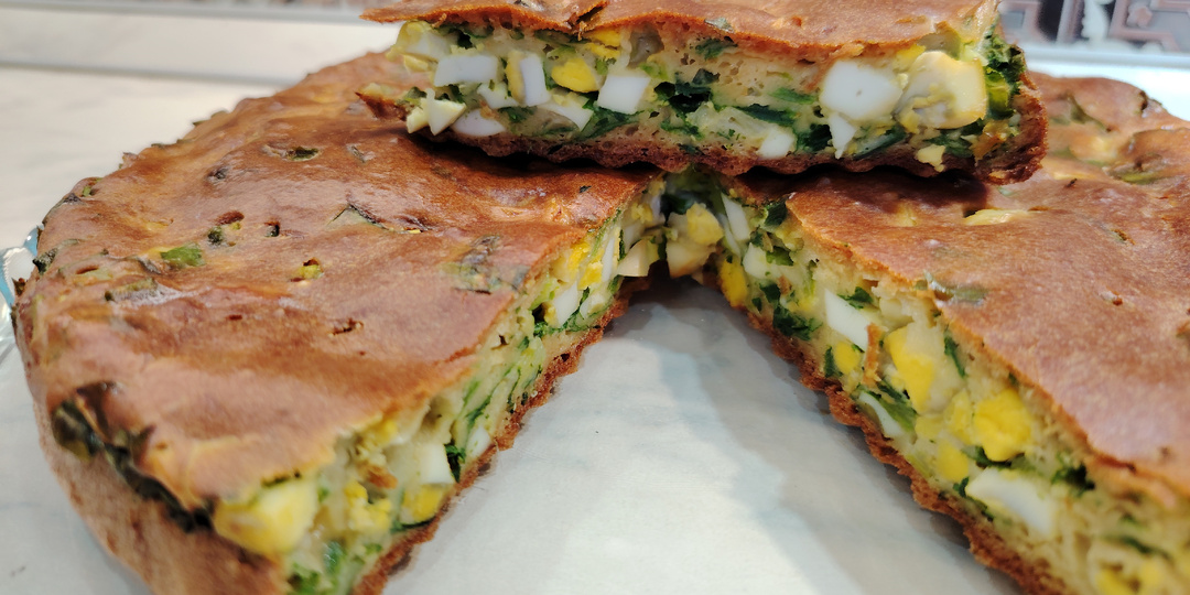 Заливной пирог из черемши с куриными яйцами на кефире