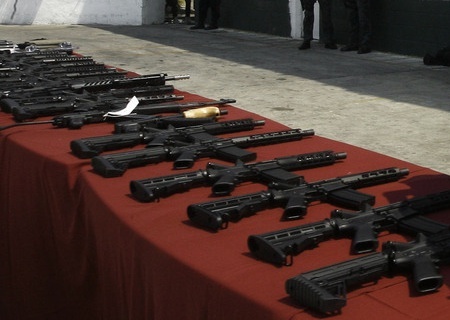    Санду обвинила Украину в контрабанде оружия и намерена ввести войска на украинскую территорию