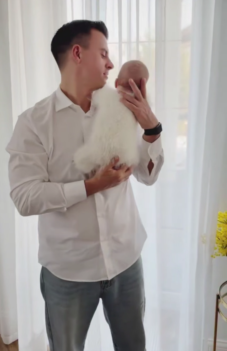    Кирилл Туриченко с сыном. Скриншот: Инстаграм (запрещён в РФ)