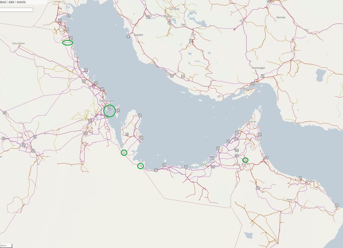 Энергосистема арабских стран Персидского залива (малиновое – 400 кВ, красное – 220 кВ). Связей (зелёное) между энергосистемами не густо, да и смысла особого нет – у всех хватает собственной нефтегазовой генерации