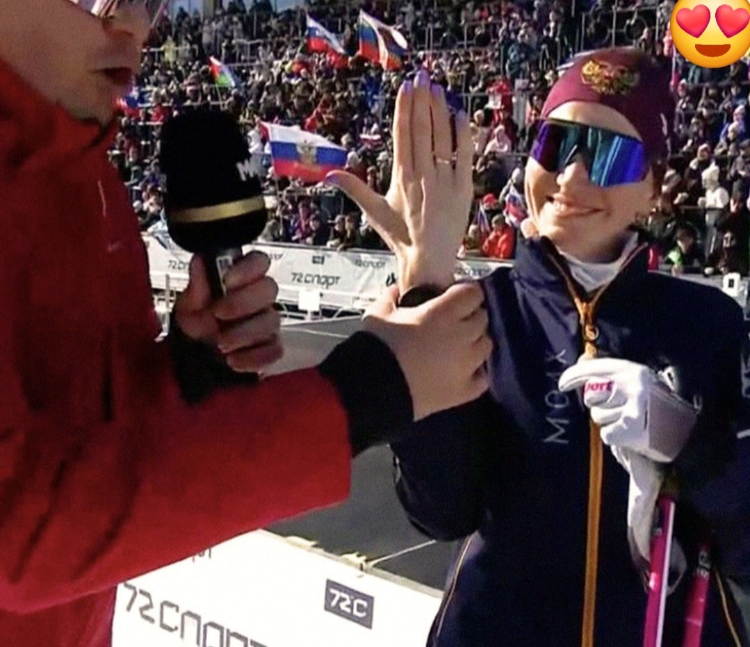 Г. хотел оторвать руку Вики с кольцом..., ну потому что у него нет такого 🤣🤣🤣, его-то никто не любит💩