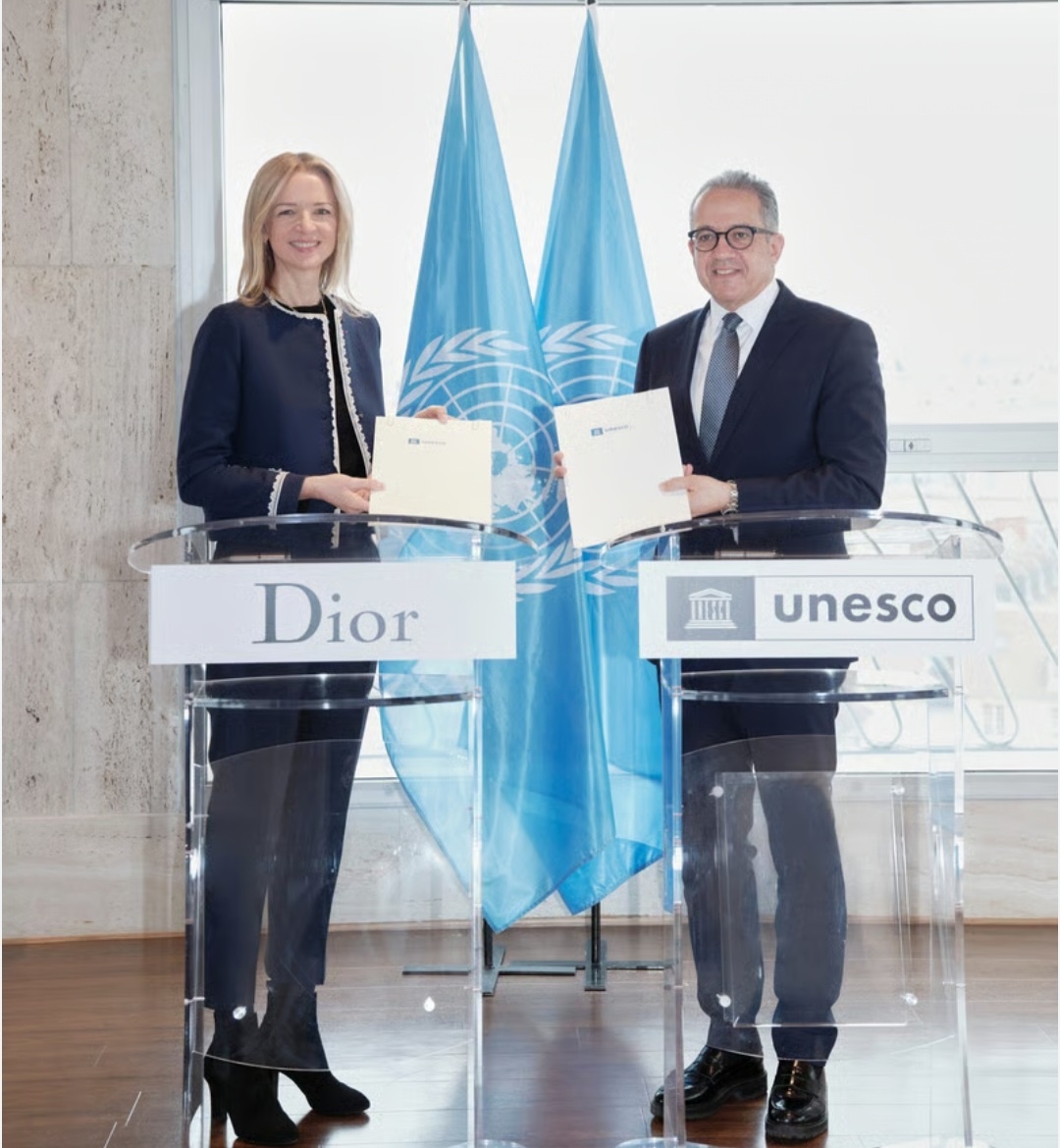 Дельфин Арно от лица Dior  и ЮНЕСКО подтверждают сотрудничество по программе Women@Dior. Материал: Fashion Network.