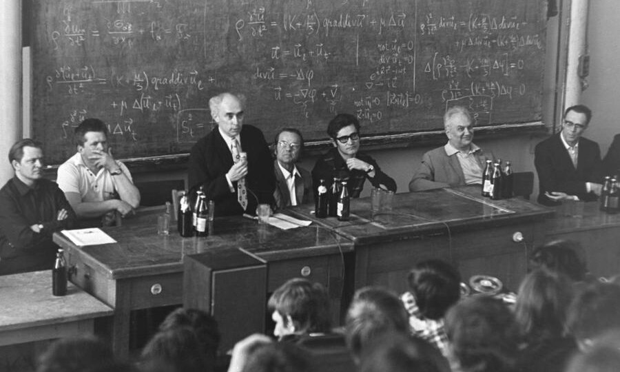 НГУ: как в Новосибирске появился знаменитый университет