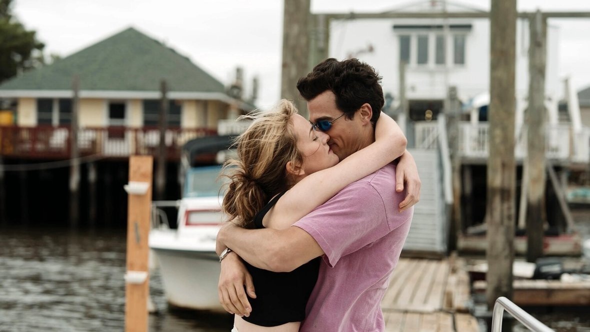    Кадр из сериала «История любви», реж. Джесси Перец, Кристл Роберсон, Джиллиан Робеспьер, 20th Television, Ryan Murphy Productions, FX Network