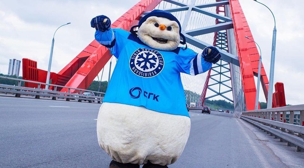 Кто скрывается в Снеговике? Талисман ХК «Сибирь» Новосибирск