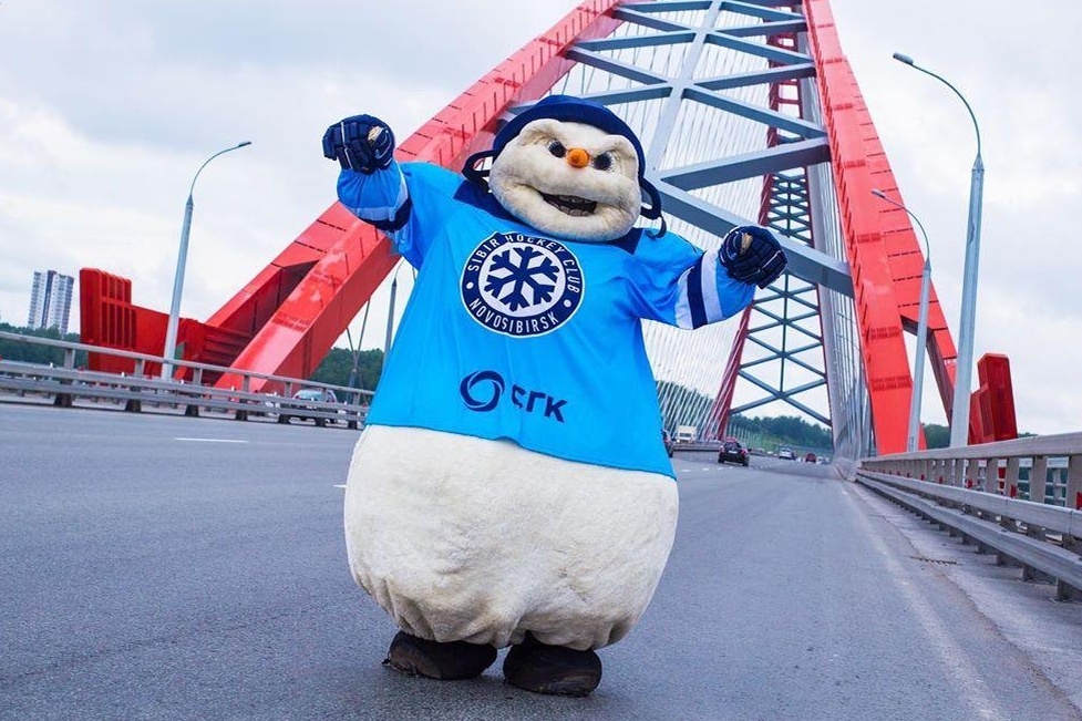Снеговика из Новосибирска знают даже те, кто не смотрит хоккей