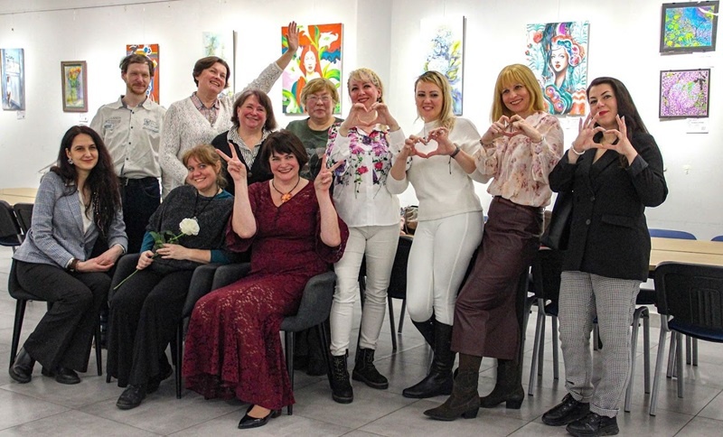 Яркие краски весны. Выставка в библиотеке им. Д. Давыдова