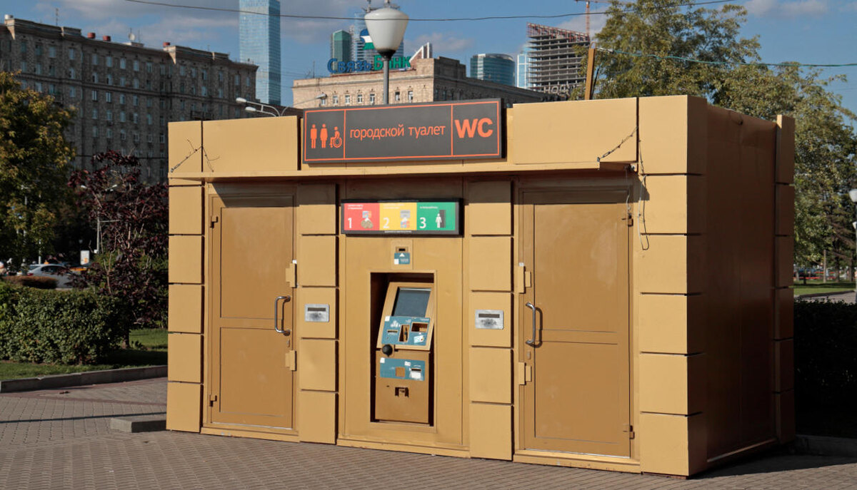 «Белые списки» интернета оставили москвичей без туалетов