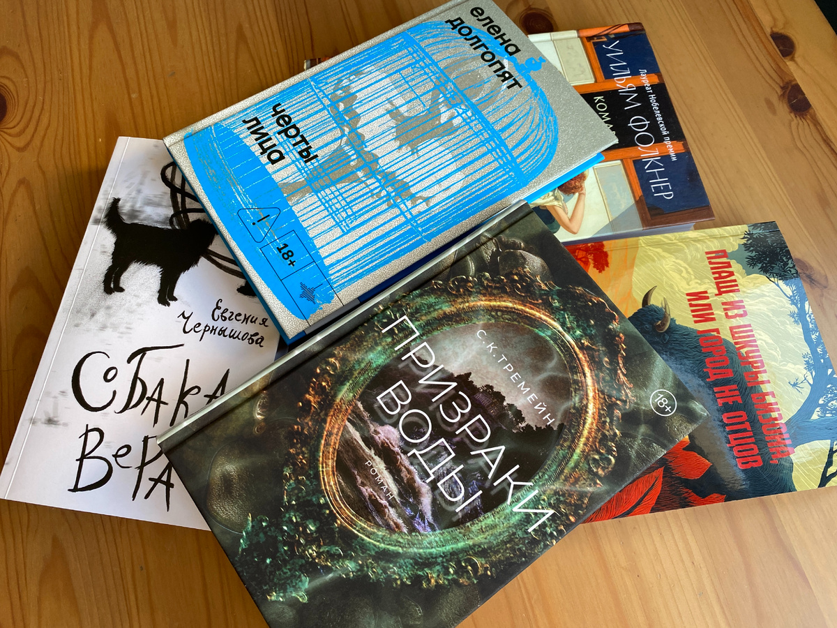 Найди отличие) Снова, как и в пршлом месяце, на картинке есть одна книга, о которой расскажу в следующем выпуске – пусть это будет традиция