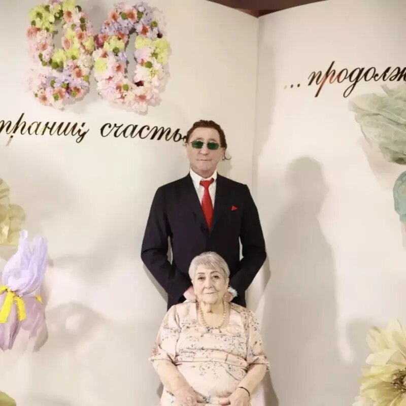    Григорий Лепс с мамой. Фото: соцсети.