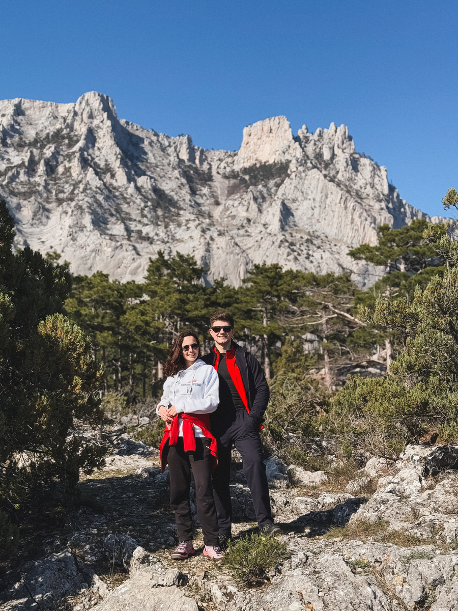 Идеальный маршрут для того, чтобы прогуляться, подышать свежим воздухом и сделать множество шикарных фото на фоне Ай-Петри. 