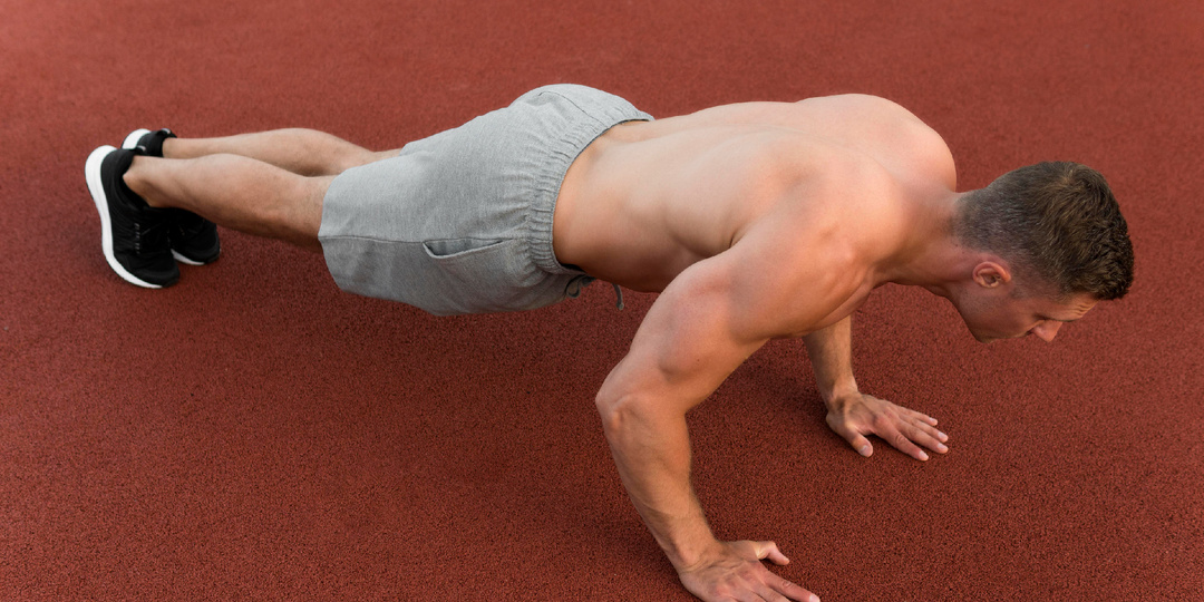 Отжимаюсь много, но прогресс встал: 3 вида упражнения, если обычные отжимания слишком просты