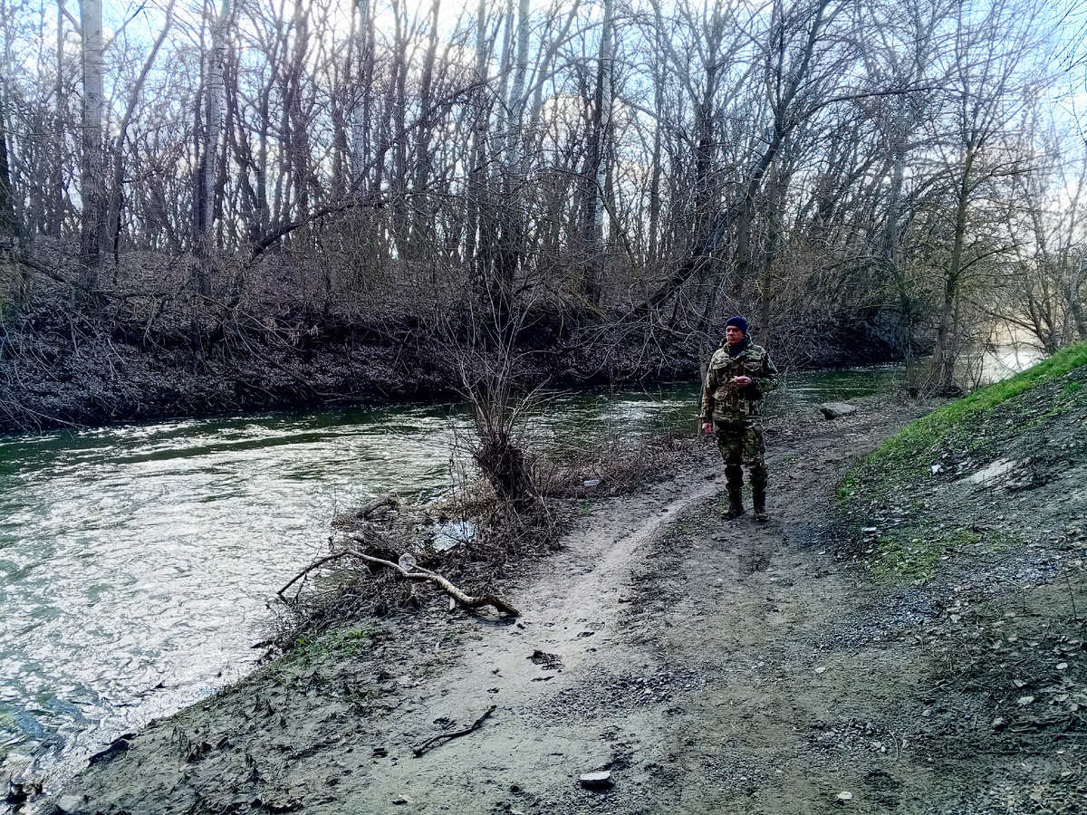 На берегу реки Миус возле поселка Надежда
