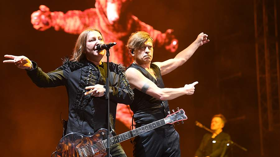 Терпят убытки: сколько зарабатывает «Би-2» в России