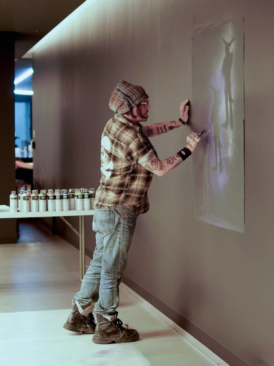  Актер Джонни Депп – живописец. © johnnydeppCaption, instagram.com