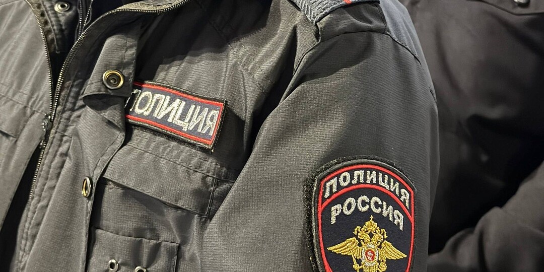 Стена здания частично разрушена: машина на полном ходу протаранила аптеку в Гурьевске