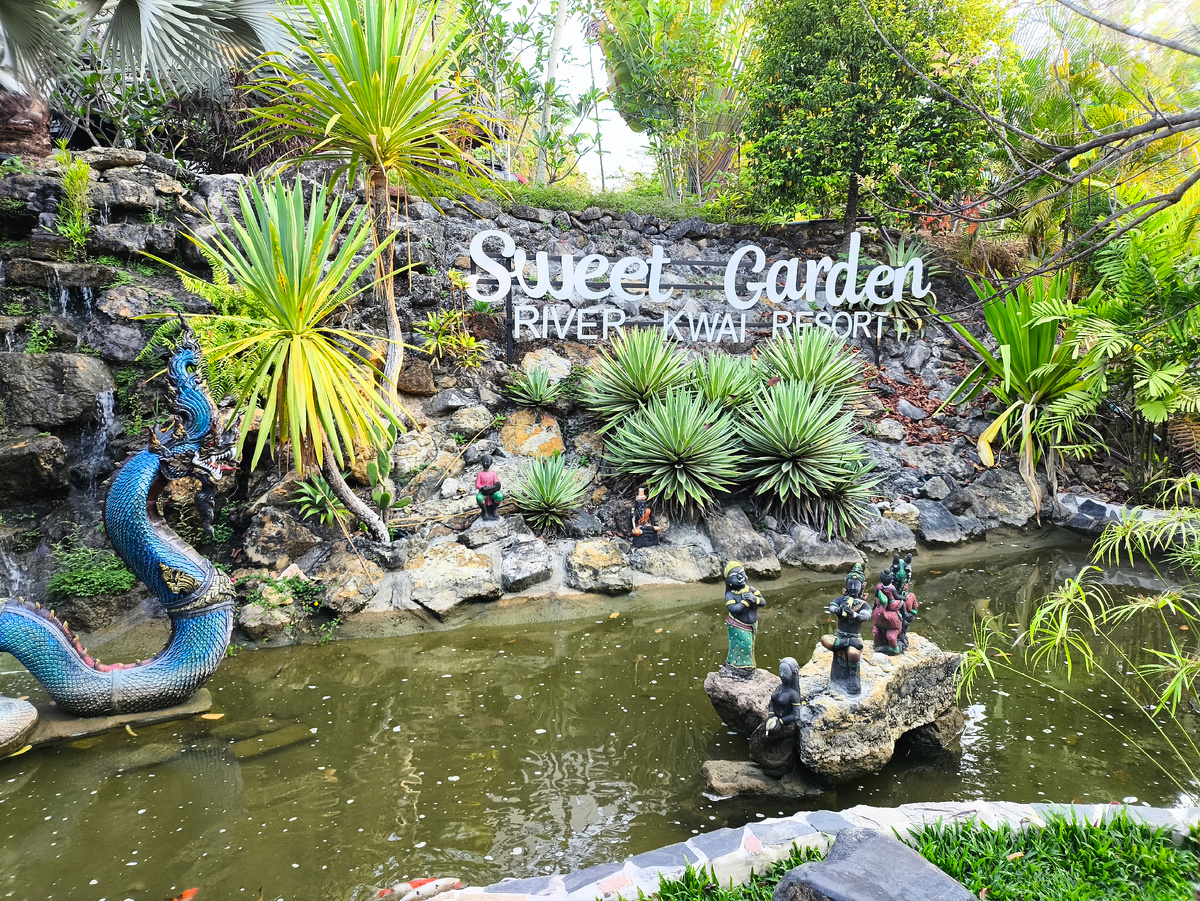 Отель на реке