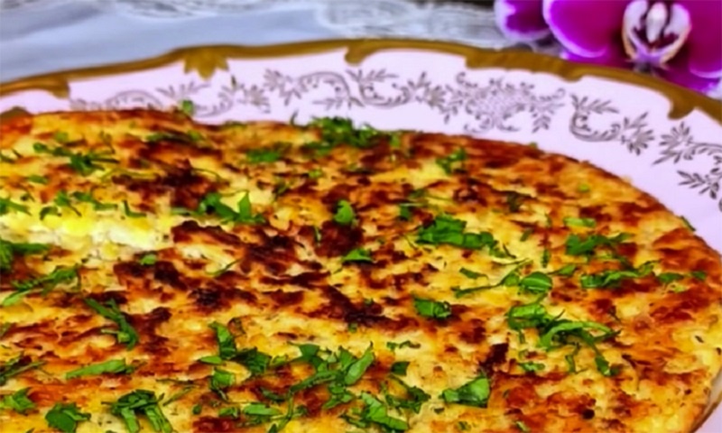 Тертый куриный пирог за 20 минут: сытная находка для занятых хозяек