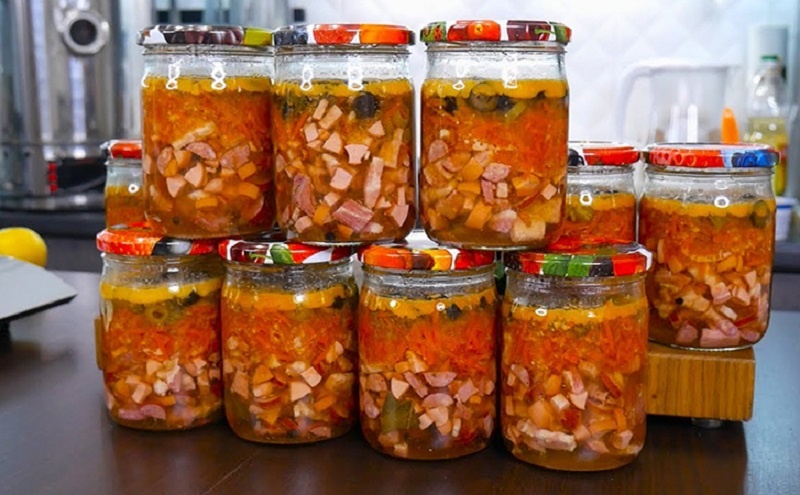 Солянку готовим в банках: секрет заготовки на скорую руку и ароматный суп без хлопот