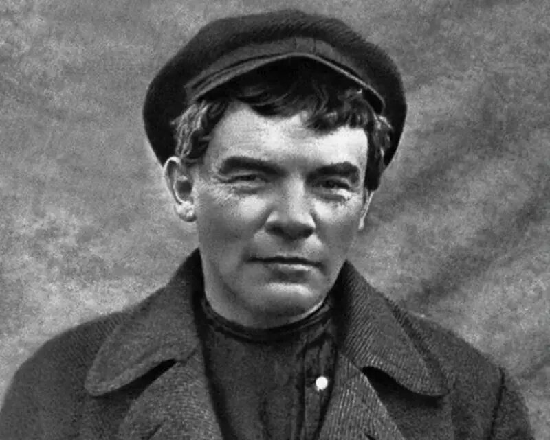   Владимир Ильич Ульянов (Ленин)