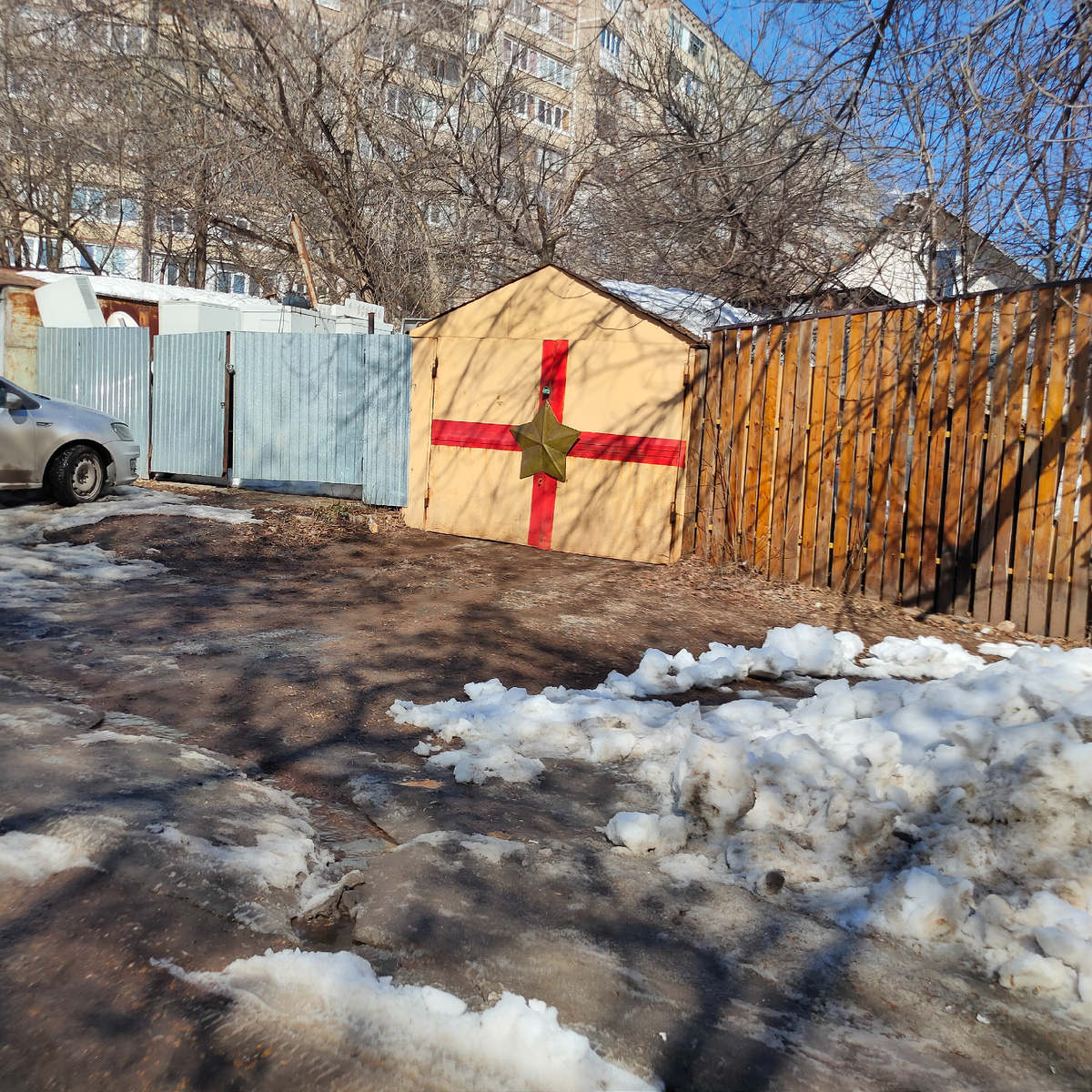 Гараж приметный