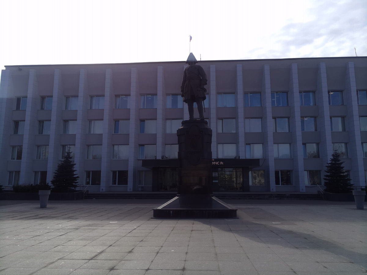 Памятник Петру I возле администрации Кингисеппа.