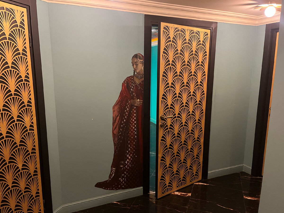 вход в женский туалет