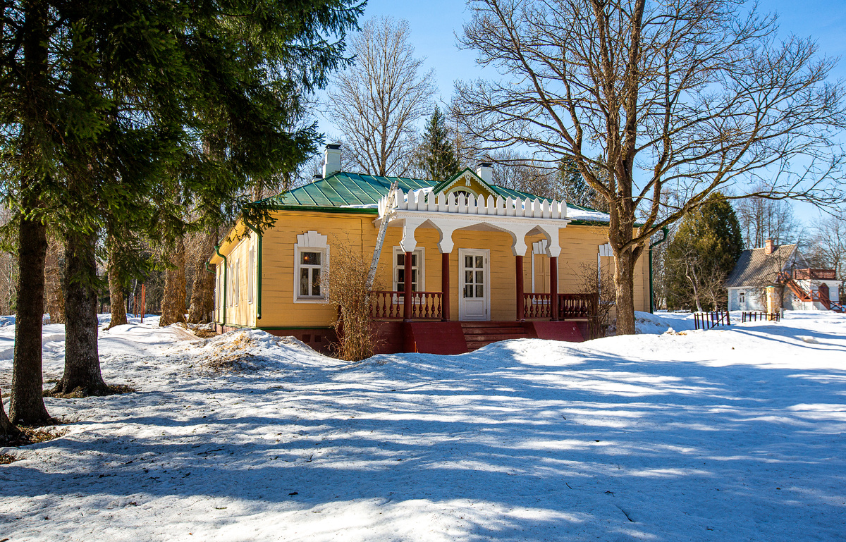 Главный дом усадьбы семьи А.П. Чехова Мелихово. Государственный литературно-мемориальный музей-заповедник А.П. Чехова. Село Мелихово, муниципальный округ Чехов, Московская область. Фото автора статьи