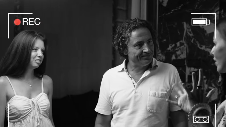    Основатель сети "Связной", экс-миллиардер Максим Ноготков (центру) во время интервью телеведущей Ксении Собчак (справа) март 2026 года. Автор фото: Prt Scrn YouYube-канал "Осторожно: Собчак"